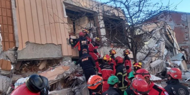 Kocaeli'de 7 katlı bina çöktü