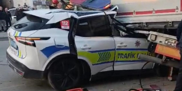 Manisa’da ekip aracı tıra çarptı: 1 polis şehit oldu