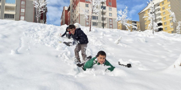 Kar yağışı nedeniyle birçok ilde eğitime ara verildi
